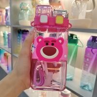 ราคา กระบอกน้ำเด็ก กระติกน้ำทรงสี่เหลี่ยมลายการ์ตูนสุดน่ารัก หลอดเด้ง พร้อมสายสะพาย ขนาด 520 mL 6030 (20910164301)