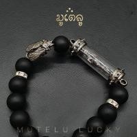 ราคา ตะกรุดข้อมือ กำไลหินมงคลไอ้ไข่ สุดยอดเทพกุมาร พร้อมจี้ แมลงภู่คำ กำไลหิน กำไลหินสายมู ตะกรุดข้อมือ ร้อยด้วยหินมงคล ผ่านพิธี (1400064580)