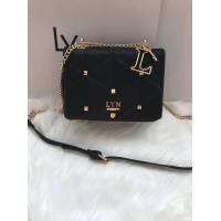 ราคา กระเป๋าสะพายข้าง LYN เเบบเซ็ตคู่มีกระเป๋าใบเล็กให้ 1 ประดับโซ่ ทรงสวย 4 สี (14731883591)