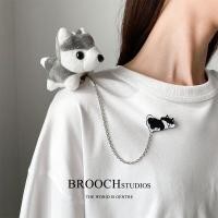 ราคา เข็มกลัด ติดเสื้อ มีตุ๊กตาน่ารัก ติดกระเป๋า เกร๋ๆ Brooch cute พร้อมสายห้อย สินค้าพร้อมส่ง (17825222266)