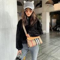 ราคา BURBERRY กระเป๋าสะพายไหล่ ผ้าแคนวาส ลายสก๊อต สไตล์เกาหลี เข้ากับทุกการแต่งกาย สําหรับผู้หญิง และนักเรียน 2023 (20910768705)