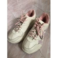 ราคา รองเท้าผ้าใบแฟชั่นหญิง Boston สีชมพูขาว มือสอง (20898629514)