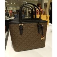 ราคา Michael Kors JET SET TRAVEL EXTRA SMALL LOGO TOP ZIP TOTE BAG มีหลายสี (21059779929)