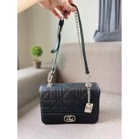 ราคา กระเป๋า LYN สะพายข้าง โลโก้ 9 นิ้ว crossbody ได้ (11720829057)