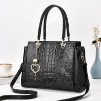 ราคา H0118 กระเป๋าถือ พร้อมส่ง กระเป๋าสะพายข้าง แฟชั่นผู้หญิง 11 นิ้ว ห้อยหัวใจทอง ลายหนังจระเข้ 2 ช่องใหญ่ ซับไฟเบอร์ หูหิ้วพับได้ หนัง PU (20832166573)