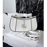 ราคา NEW LYN HANDBAG CROSSBODY BAG กระเป๋าlyn กระเป๋าลิน กระเป๋าสะพายข้าง กระเป๋าถือ กระเป๋าผู้หญิง ของแท้ 100 (17437848359)