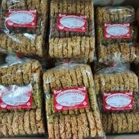 ราคา ข้าวแต๋น ลำปาง ขนมพื้นบ้าน ข้าวแต๋น น้ำแตงโม หวานอร่อย 27 ชิ้น (16319320994)