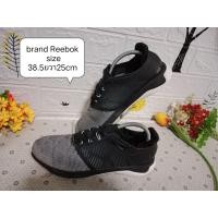 ราคา รองเท้าสลืปออน มือสอง สภาพดี size 38 5ยาว 25cm ใส่ลำลองใส่เล่นกีฬา (21042637321)