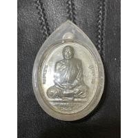 ราคา เหรียญหลวงพ่อตัด วัดชายนา เลื่อนสมณศักดิ์ ปี 2551 เนื้อดีบุก แกะออกจากกรอบทอง90 หลุดจำนำ (20633669556)