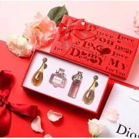 ราคา red ribbon Gife set น้ำหอม dior ประกอบด้วยน้ำหอม ขนาด 5 ml 4 ขวด Dior Jadore 5ml Dior Jadore Eau de Toilette 5ml Dior Addict Eau Fraiche 5ml Dior Miss Dior Cherie Blooming Bouquet 5ml red ribbon มาพร 