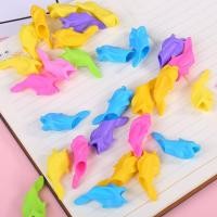 ราคา ที่จับดินสอ ที่จับปากกา ที่จับดินสอปลาโลมา ปลอกจับดินสอ สีสันสดใส ที่จับปากกาฝึกเขียน ฝึกทักษะการเขียน สำหรับเด็ก (19983979054)