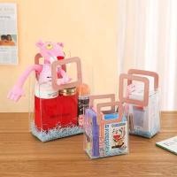 ราคา กระเป๋า PVC ใส มีหูหิ้ว ตั้งได้ กันน้ำ กระเป๋าใสๆ กระเป๋าถือ พร็อพถ่ายรูป ถุงPVC กระเป๋าแฟชั่น (20984171696)