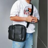 ราคา กระเป๋าสพายข้าง ใช้งานได้ทั้งผู้ชายและผู้หญิง แบรนด์แท้ 100 หนัง PU เงา งานสวย ใส่ของได้เยอะ หนังอยู่ทรง ใส่ของมาก หรือน้อยก็ไม่ย้วย (15418105629)