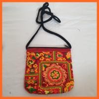 ราคา กระเป๋าใส่โทรศัพท์มือถือใส่เหรียญใส่ขอใช้ส่วนตัวเก็บเทำจากผ้าปักม้ง สีสันสวยงามกระเป๋าสะพายเหมาะสมทุกวัยทุกโอกาสสไตส์ชาวเขา (5003778498)