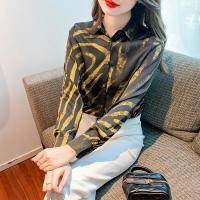 ราคา เสื้อเชิ้ตผ้าชีฟองแขนยาวพิมพ์ลายทางสำหรับผู้หญิงเสื้อผ้าแฟชั่นสไตล์ใหม่สำหรับฤดูร้อนเสื้อสตรีคอปกทรงหลวมแบบลำลองเข้ากับเสื้อเรโทรได้ทุกชุด (20567047007)
