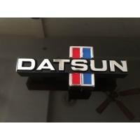 ราคา โลโก้ติดกระจังหน้า Datsun Nissan 720 ปี 1980 1983 (19369334306)