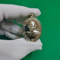 ราคา เหรียญหลวงพ่อรวย ปาสาทิโก รุ่นรวย ๑๐๐ ปี พิมพ์ใหญ่ย้อนยุคชนะจน ๕๖ จัดสร้างวัดตะโก สินค้าตรงปก (16877441155)