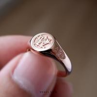 ราคา แหวน Signet Ring ออกแบบได้เองตามที่ต้องการ ตัวเรือนหน้ากลม 8x8 มิลลิเมตร R218 (9928580627)