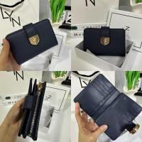 ราคา กระเป๋าสตางค์ใบกลาง lyn 6 สีใหม่ หนังepsom (21181525346)