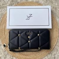 ราคา ลดราคาแรง กระเป๋าสตางค์ใบยาว Lyn ขนาด7 5นิ้ว รุ่นใบใหญ่และใบเล็ก งานแท้จากโรงงานผลิตแบรนด์ คัดตำหนิสวยเนี้ยบ ทุกใบ กระเป๋าตังค์ กระเป๋าสตางค์ใบยาว กระเป๋าคล้องมือ กระเป๋าสตรี (16167323671)