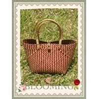 ราคา กระเป๋าสานกระจูดทรงเหลี่ยม แถมดอกไม้โครเชต์ (16007874722)