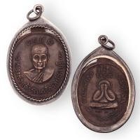 ราคา เหรียญหลวงพ่อแก้ว วัดเครือวัลย์ เลี่ยมเงินโบราณ (19698851442)