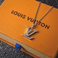 ราคา Louis Vuitton สร้อยคอของขวัญวันหยุดใหม่สำหรับผู้ชายและผู้หญิงตัวอักษรเพชรเต็ม เพทาย (19987208496)
