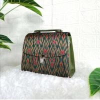 ราคา กระเป๋าผ้าไหมแท้ กระเป๋าสะพาย ปรับสายกระเป๋าได้ กระเป๋าตังค์ ลายไทย สีสวย เกรดพรีเมี่ยม NgamNate (17280403906)