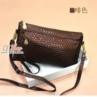 ราคา CE นาฬิกาข้อมือผู้หญิงหนังเทียมกระเป๋าสะพายข้างหนังแก้วคลัทช์มันวาว PU กระเป๋าแบบใช้งานได้สองแบบ963 (10459145817)