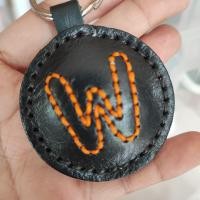 ราคา พวงกุญแจตัวอักษร ABC พวงกุญแจหนังแท้ ใช้ห้อยกุญแจ ห้อยกระเป๋า ทำจากหนังวัวแท้ 100 (12507649150)