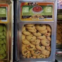 ราคา ขนมคุกกี้ คุกกี้โคราชวนิลา คุกกี้โคราชใบเตย โคราชช็อกโก้แลต ปิ๊บใหญ่ 5 กก ขนมปังปิ๊บ กรอบอร่อย สด ใหม่ (14369760545)