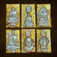 ราคา ยกชุดรับพระ 6 องค์ สมเด็จพิมพ์ประทาน หลังสมเด็จพุฒาจารย์ โต สมเด็จโตบุเงิน ลงรักปิดทองเก่า เนื้อแก้ว สีแดง (21073314267)