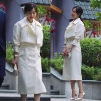 ราคา ชุดเดรสเสื้อกันลมสองชิ้นสีขาวแบบเดียวกันกับ Zhang Jing Ying Ying ของเธอชุดเดรสเข้ารูปเรียบหรูเสื้อคลุมผู้หญิงฤดูใบไม้ร่วง (20225623586)