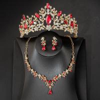 ราคา ชุดเครื่องประดับสามชิ้นเจ้าสาวมงกุฎสีม่วงสร้อยคอต่างหูชุดเจ้าสาวอุปกรณ์เสริมฝังด้วย Rhinestones ระยิบระยับ Eardrops ตกแต่ง Headwear สร้อยคอแต่งงาน (16970995208)