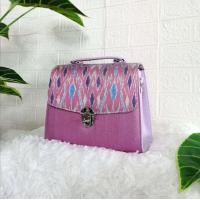 ราคา กระเป๋าผ้าไหมแท้ กระเป๋าสะพาย ปรับสายกระเป๋าได้ กระเป๋าตังค์ ลายไทย สีสวย เกรดพรีเมี่ยม NgamNate (17280403904)