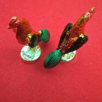 ราคา ไก่แก้บน ไก่ถวาย ไอไข่ รูปปั้นไก่ มี3สี ไก่เงิน ไก่ทอง ไก่สี วัสดุทองเหลืองชุป เงินทองลงสีสวยงาม ขนาด 1 นิ้ว ขายเป็นคู่ แถมฟรียันต์ ธูปให้เลข (4165902441)