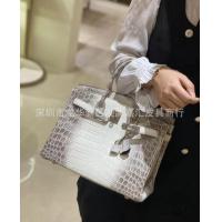 ราคา รูปจระเข้หิมาลัยสีขาวสามสิบ เพียงหัวเดียวชั้นหนังวัวความจุขนาดใหญ่กระเป๋าสะพายไหล่ลายขวาง (19883548757)