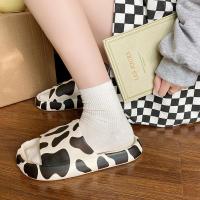 ราคา SQshop รองเท้าแตะแบบสวม พิมลายขาวดำ ลวดลายน่ารักๆ พื้นนิ่มสวมใส่สบาย ใส่ได้ทุกโอกาส ลายสลับสี ขาวกับดำ (14317395814)
