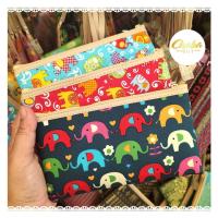 ราคา กระเป๋าใส่ธนบัตรใบยาวได้ งานคละลายผ้า ขนาดพกพา สามารถใส่ปากกา ดินสอได้ (18343229118)