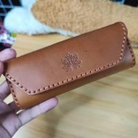 ราคา ส่งฟรี ซองแว่นตาหนังแท้ กล่องแว่นตาหนังแท้ ผลิตจากหนังวัวแท้ ชนิดฟอกฝาด นำเข้าจากอิตาลี (17239814202)