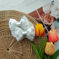 ราคา กิ๊บโบว์ติดผมนักเรียน สีขาว ราคา 1คู่ (19993189397)