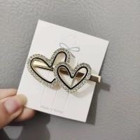 ราคา lovemango กิ๊บขนนกโลหะผสม Rhinestone กิ๊บสำหรับผู้ใหญ่ กิ๊บผ้า Mermaid Scissors Comb Feather Rhinestone alloy Side Hairpin Adult Top Clip Hairpin Headdress (16732394638)