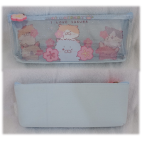 ราคา กระเป๋าใส่ดินสอ ปากกาลายแมวเหมียว มี 4 สี ชมพู ฟ้า เหลือง เขียว ด้านหน้าพิมพ์ลายการ์ตูน ด้านหลังเป็นผ้าแคนวาส ใส่มาในกล่องพลาสติก (13393128938)