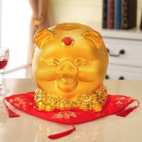 ราคา พร้อมส่ง หมูทอง ยืนอยู่บนก้อนทอง กระปุกออมสิน งานเซรามิก เนื้อหนาคงทนอย่างดี 12ราศี พลอยสังเคราะห์สีแดง金猪 陶瓷 (6695172095)