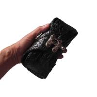 ราคา เทห์ ไม่เหมือนใคร ปิดด้วยตะขอ แบบไกปืน Genuine Crocodile Leather กล่องใส่แว่นตา หนังแท้ กล่องแว่นตา หนังจระเข้แท้ สีดำ ขอบเย็บด้วยหนังถั (1024676833)