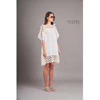 ราคา TuTTi Resort 24 Daffodil Kaftan ชุดคาฟตาน ผ้าคอตตอนปักลายดอกไม้ ฟรีไซส์ เหมาะสำหรับวันสบายๆ เดรสฟรีไซส์ เสือผ้าแฟชั่นสตรี (21308063250)