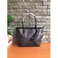 ราคา GUESS SHOPPER BAG WITH POUCH กระเป๋าสะพาย มาพร้อมกระเป๋าใบเล็ก รุ่นใหม่ล่าสุดจาก GUESS FACTORY หนังลาย Monogram สวยหรู ดูแพงอยู่ทรง (6079272599)