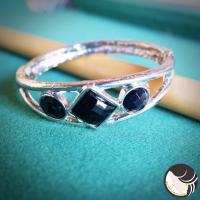 ราคา กำไลนิล สามกษัตริย์ทรงเหลี่ยม กำไลข้อมือผู้หญิง กำไลชาย รอบวง 16 ซม สแตนเลสแท้ ไม่ลอก ไม่ดำ (17520544720)