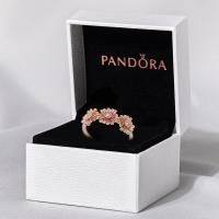 ราคา ใหม่ แพนดอร่า โรสโกลด์ แหวนเดซี่สีชมพูสามดวงสำหรับผู้หญิง New Pandoraˉ Rose Gold Three Pink Daisy Ring Womens Ring 188792C01 (18075081273)