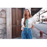 ราคา ส่งเร็ว น่ารักกว่านี้มีอีกมั๊ย เสื้อลอนินปักลายดอกไม้ ปกบัวแต่งระบายติดโบว์ช่วงกระดุม น่ารักสุดๆ งานสวยมากๆเลยค่ะ ใส่ขึ้นมาน่ารักมากๆค่ะ แนะนำค่ะ Size S อก 34 ยาว 25 M อก 36 ยาว 26 L อก 38 ยาว 27 สี o